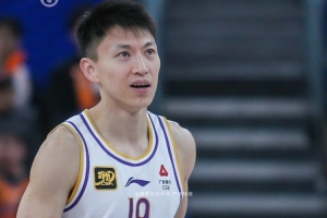 开云体育在线-带伤出战！36岁老将刘晓宇3投1中得到2分1板5助1断0失误