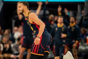 开云体育平台-科尔：库里是勇士文化的化身 他将竞技体育与快乐篮球完美融合