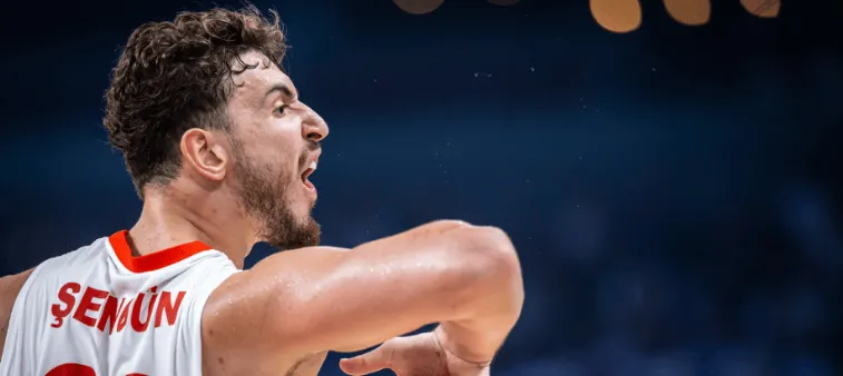 开云体育官方网站登陆-欧锦赛历史最年轻三双先生！申京：意义不大，赢比赛很高兴